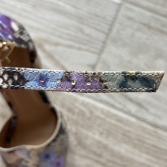 - Vince Camuto snake and floral print *chunky heel - Picture 5 of 5